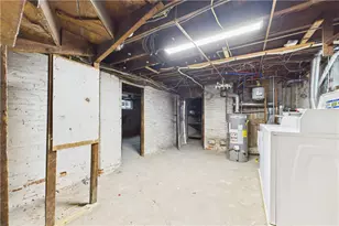 18 Glenwood Ave, Cranston, RI 02910 - Photo 11