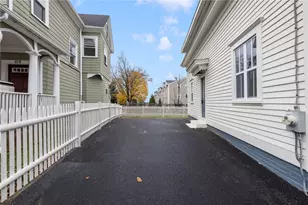 103 Evergreen St, Providence, RI 02906 - Photo 37