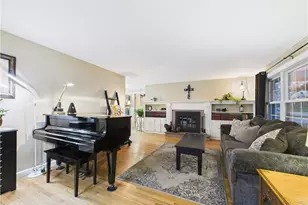 77 Fairfield Dr, North Kingstown, RI 02852 - Photo 3