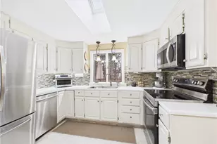 77 Fairfield Dr, North Kingstown, RI 02852 - Photo 9