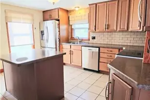 46 Bowen St, Cumberland, RI 02864 - Photo 5