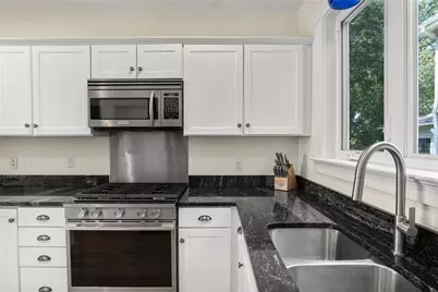 22 Bateman Avenue, Newport, RI 02840 - Photo 15