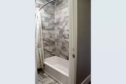 25 West Narragansett Avenue #B, Newport, RI 02840 - Photo 7