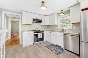 10 Robinson St, Narragansett, RI 02882 - Photo 15