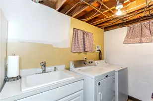 17 Woodview Dr, Cranston, RI 02920 - Photo 35