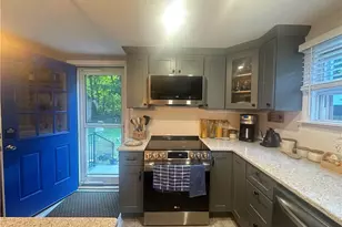 16 Smith St, Bristol, RI 02890 - Photo 9