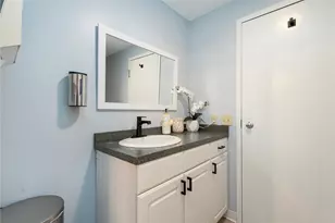 990 Main St, East Greenwich, RI 02818 - Photo 13