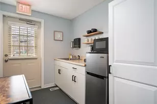 990 Main St, East Greenwich, RI 02818 - Photo 9