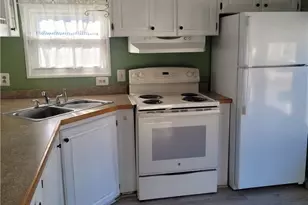 979 Toll Gate Rd, Warwick, RI 02886 - Photo 3