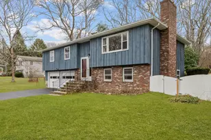 35 Robin Hollow Ln, Westerly, RI 02891 - Photo 3