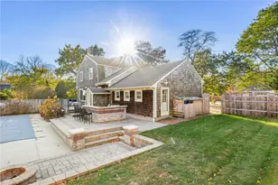 138 Carroll Ave, Newport, RI 02840 - Photo 9