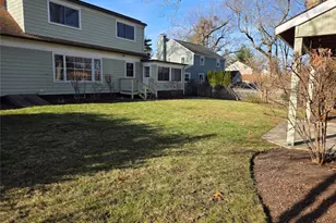 38 Brettonwoods Dr, Cranston, RI 02920 - Photo 27