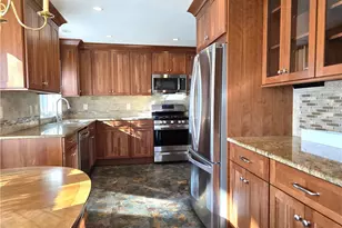 38 Brettonwoods Dr, Cranston, RI 02920 - Photo 3