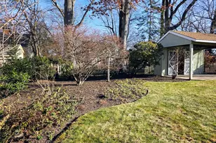 38 Brettonwoods Dr, Cranston, RI 02920 - Photo 33