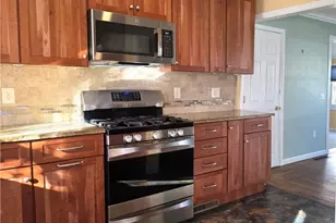 38 Brettonwoods Dr, Cranston, RI 02920 - Photo 5