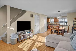 407 Pinewood Dr, Smithfield, RI 02917 - Photo 5