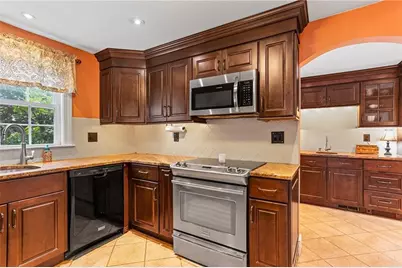 42 Pelham Parkway, North Providence, RI 02911 - Photo 11