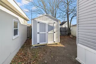 38 Lowell Ave, Pawtucket, RI 02861 - Photo 27