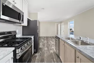 38 Lowell Avenue, Pawtucket, RI 02861 - Photo 9