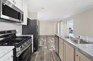 38 Lowell Ave, Pawtucket, RI 02861 - Photo 9