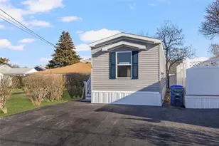 38 Lowell Ave, Pawtucket, RI 02861 - Photo 3