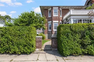 26 Narragansett Ave, Newport, RI 02840 - Photo 3