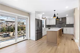 70 Magnolia St, Bristol, RI 02809 - Photo 9