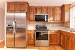 102 Moccasin Trail, Cranston, RI 02921 - Photo 7