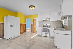 147 Warwick St, Woonsocket, RI 02895 - Photo 3