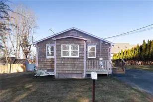 35 Corys Ct, Portsmouth, RI 02871 - Photo 19