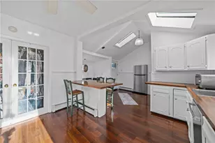 16 Courtway St, Narragansett, RI 02882 - Photo 17