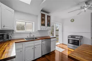 16 Courtway St, Narragansett, RI 02882 - Photo 23