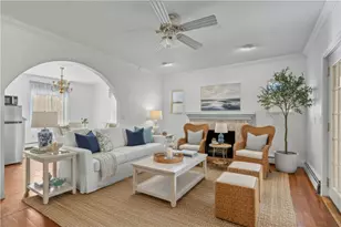 16 Courtway St, Narragansett, RI 02882 - Photo 11