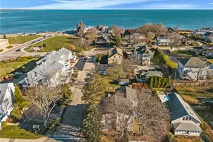 16 Courtway St, Narragansett, RI 02882 - Photo 3