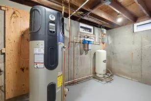 36 Kinnicutt Ave, Warren, RI 02885 - Photo 31