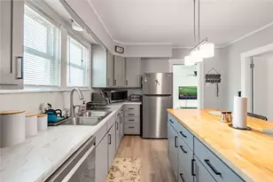 35 E Knowlton St, East Providence, RI 02915 - Photo 11