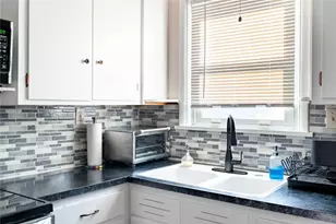 35 E Knowlton St, East Providence, RI 02915 - Photo 23