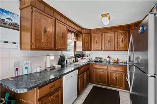 180 Highland St, Cranston, RI 02920 - Photo 7