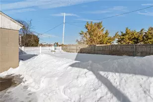 61 Armington St, Cranston, RI 02905 - Photo 37