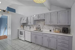 25 Ivy Hollow Ct, Cranston, RI 02921 - Photo 13