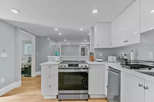 382 Spring St, Newport, RI 02840 - Photo 3