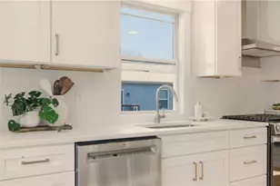 85 Bayview Ave, Bristol, RI 02809 - Photo 5