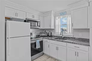 70 Carroll Ave, Newport, RI 02840 - Photo 9