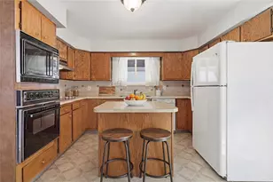 36 Auburn St, Pawtucket, RI 02860 - Photo 5