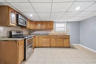 36 Auburn St, Pawtucket, RI 02860 - Photo 15