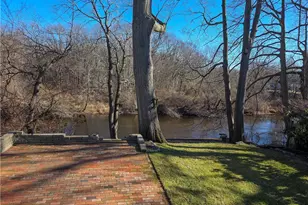 77 Pinecrest Dr, Pawtucket, RI 02861 - Photo 3