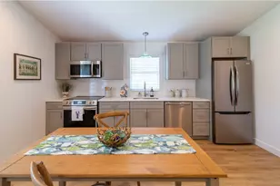 32 Exchange St, East Greenwich, RI 02818 - Photo 9