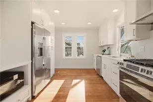 85 Bayview Ave, Bristol, RI 02809 - Photo 9