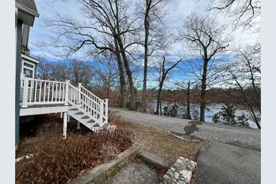 140 Lake View Road, Cranston, RI 02920 - Photo 9