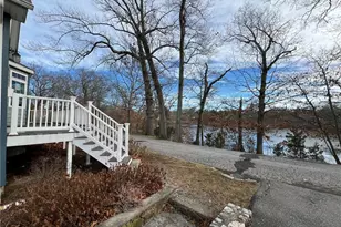 140 Lake View Rd, Cranston, RI 02920 - Photo 9